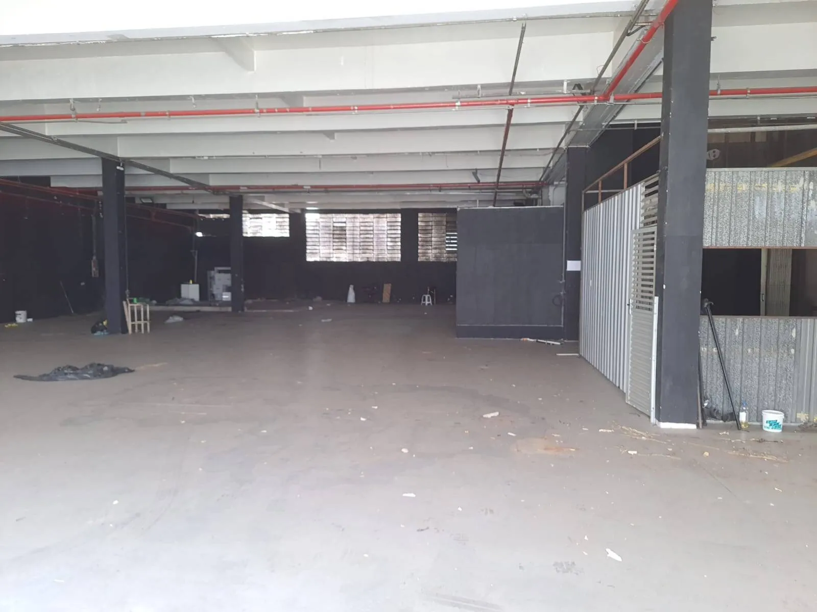 Imagem Galpão Comercial e Industrial em Alphaville - Localização Privilegiada Próxima à Estação Antônio João