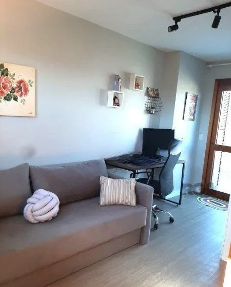 Imagem Sobrado triplex no Partenon de 3 dormitórios e 2 vagas