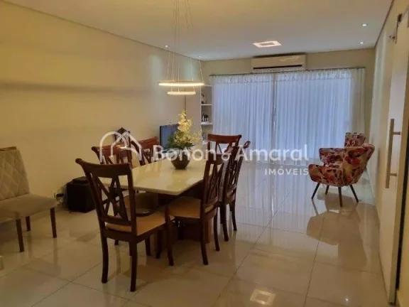 Imagem Sobrado amplo com ambientes bem distribuídos, ideal para quem busca conforto e espaço para a famí...