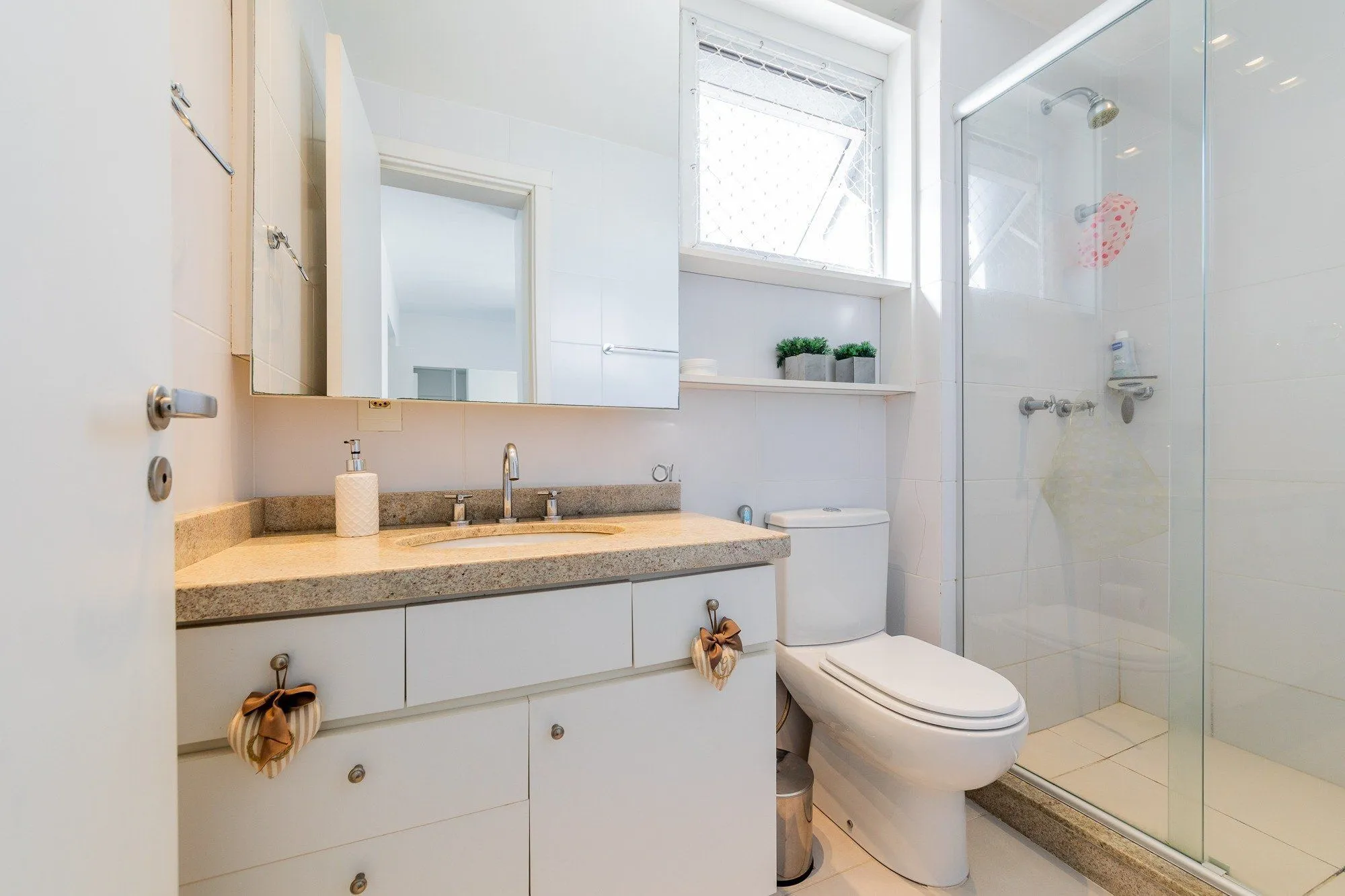Imagem Apartamento com 3 quartos e 79m² à venda em Passo da Areia - Rua Bezerra De Menezes, Passo Da Areia, Porto Alegre