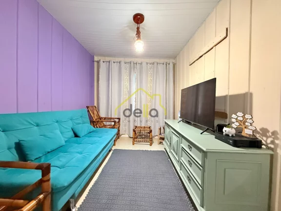 Imagem Casa de madeira muito bem localizada entre os bairros Iririú e saguaçu!