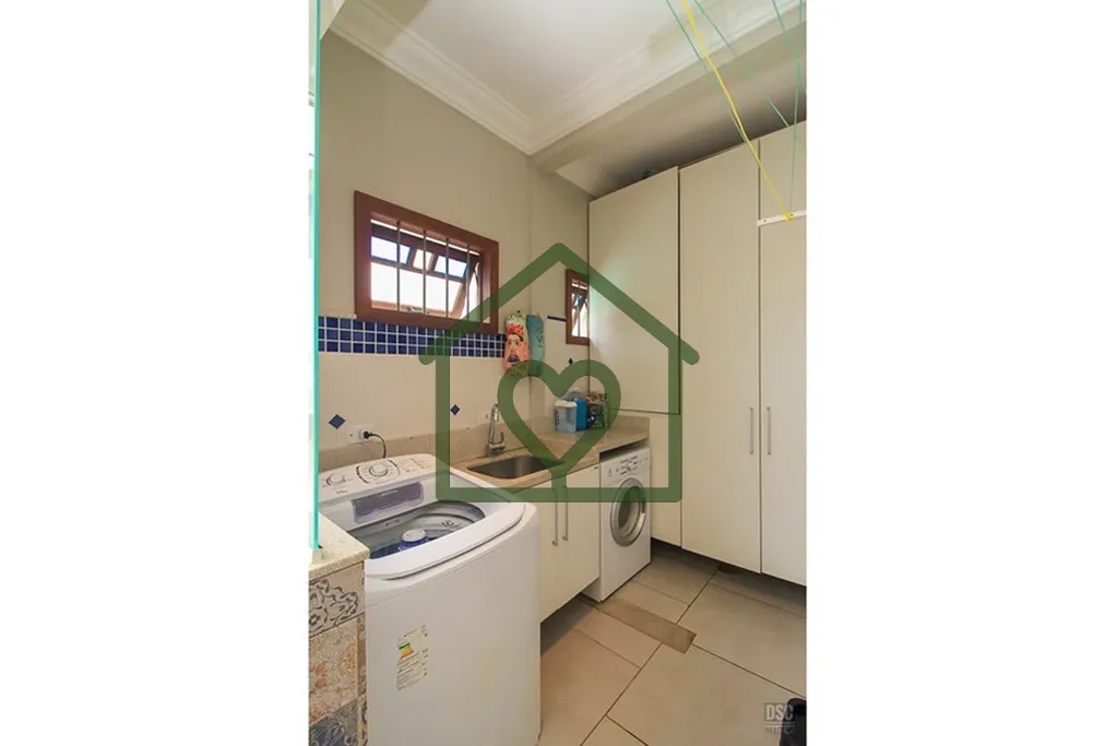 Imagem Uma casa que se destaca pela harmonia dos espaços, pela luz natural abundante e pela sensação de ...