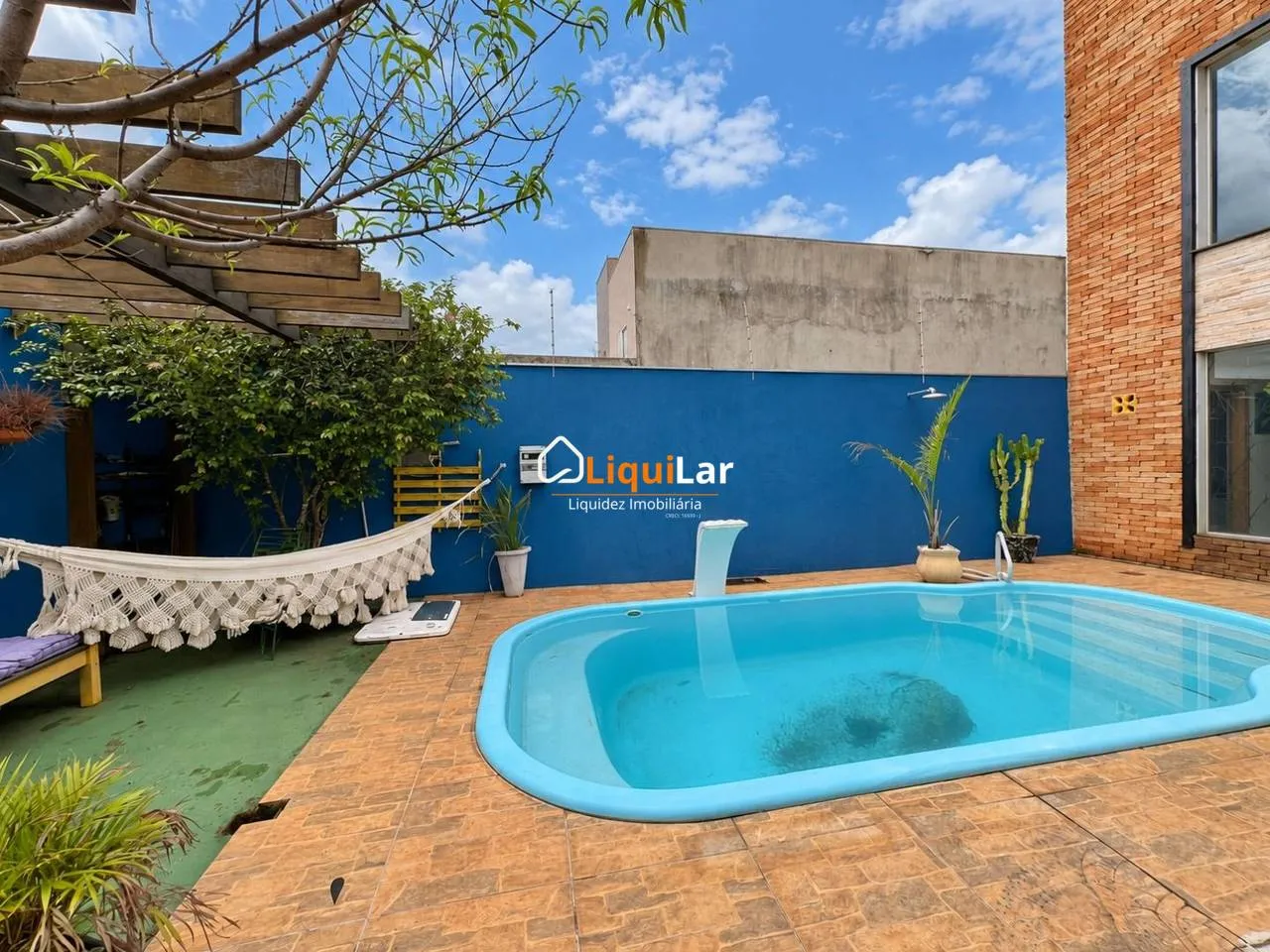 Imagem Sobrado mobiliado à venda com 3 suítes, piscina, área gourmet e energia solar no Vilas Boas