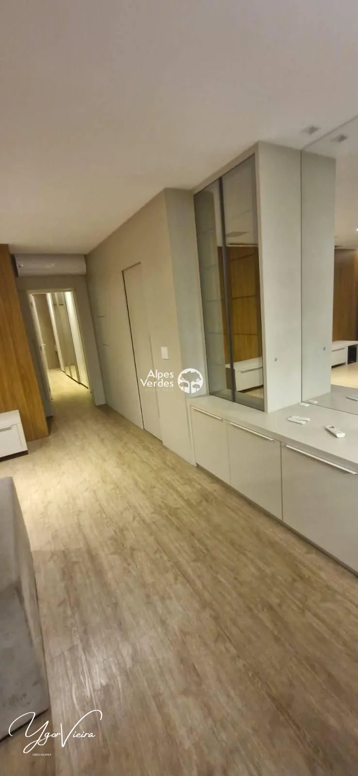Imagem Vende-se apto mobiliado e decorado em Joinville-2 Suites-R$1.450.000,00