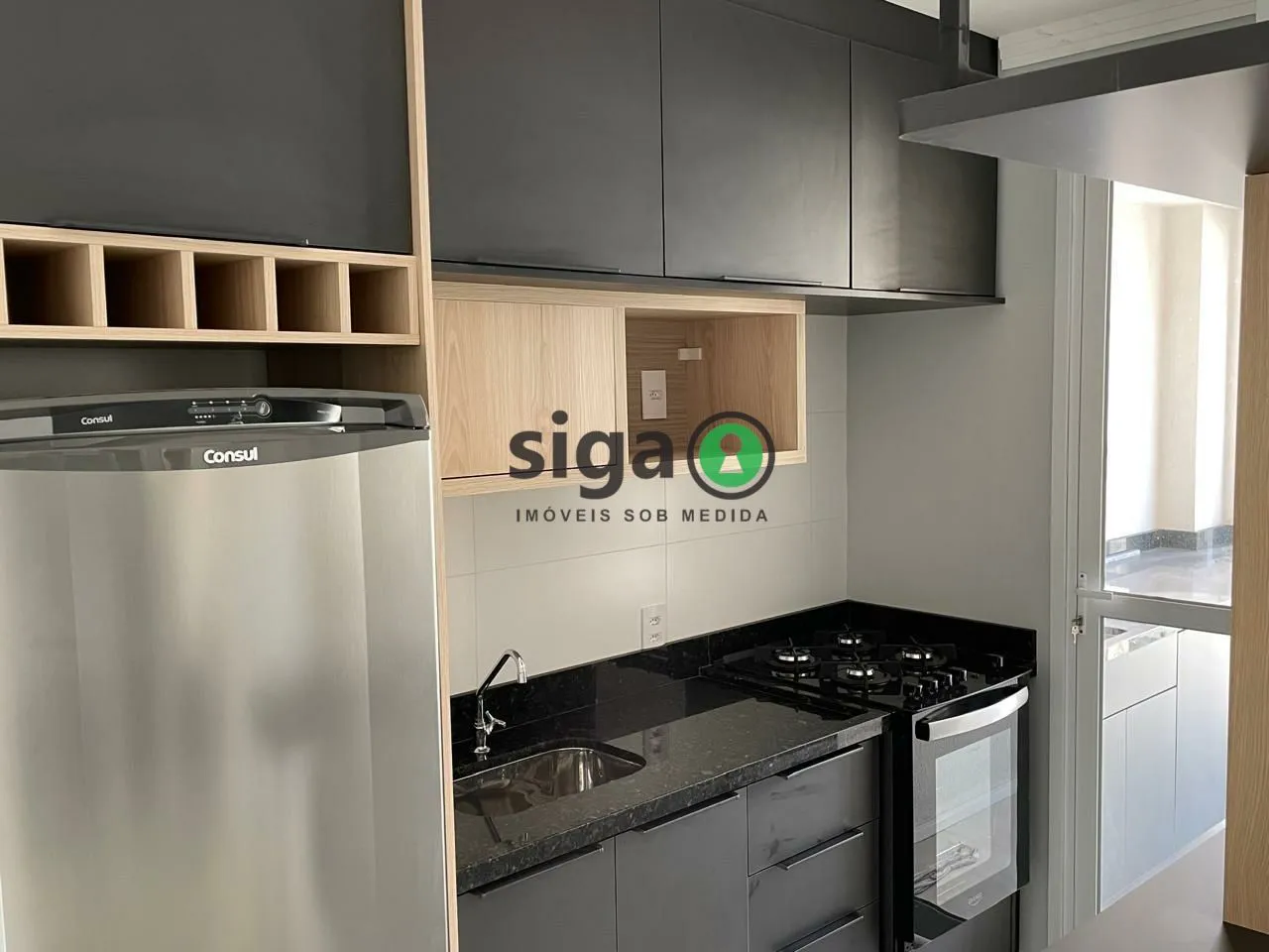 Imagem Apartamento mobiliado com uma vaga de garagem ao lado da linha lilás