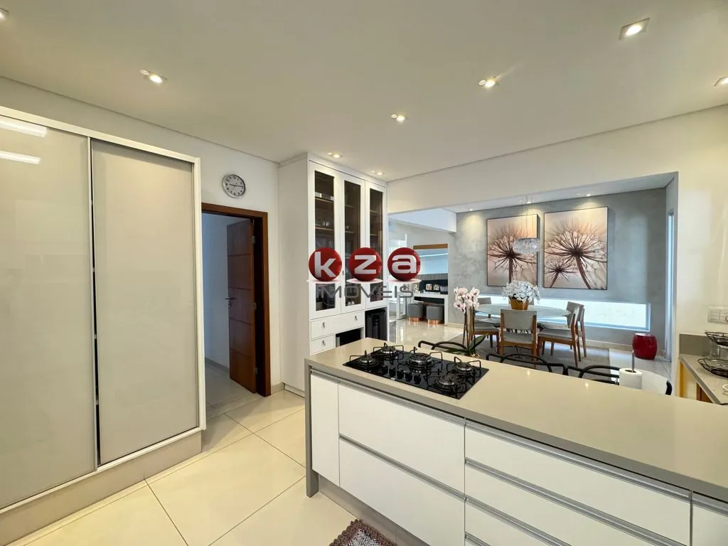 Imagem Casa de luxo em condomínio à venda em Valinhos-SP 3 quartos, 3 suítes, 3 salas e 296m² de área Imperdível no Jardim Soleil!