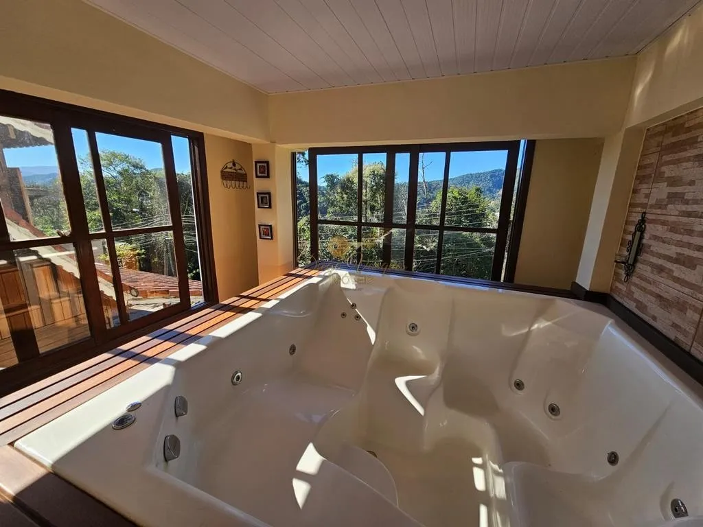 Imagem Casa em Condomínio para Venda em Teresópolis / RJ no bairro Tijuca