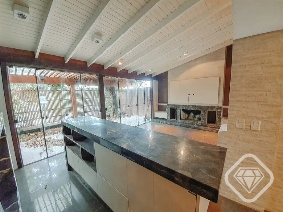 Imagem Casa em condomínio fechado à venda.

Ampla metragem, alto padrão construtivo e vista privilegiada...