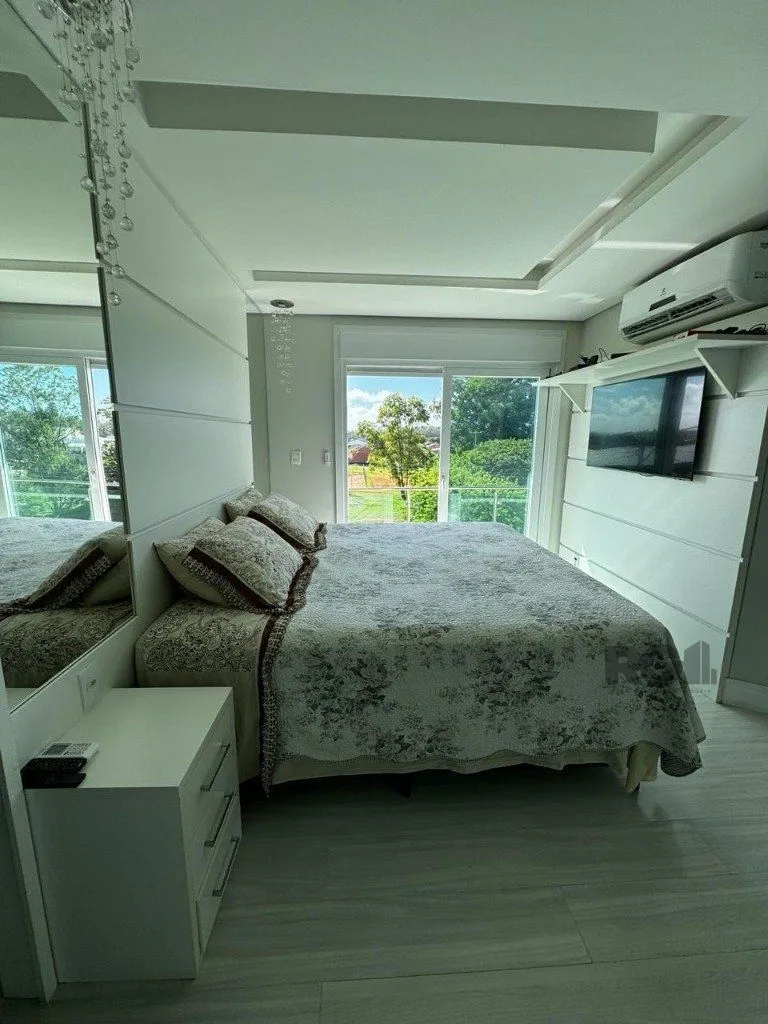 Imagem Casa de altíssimo padrão na zona norte de Porto Alegre.