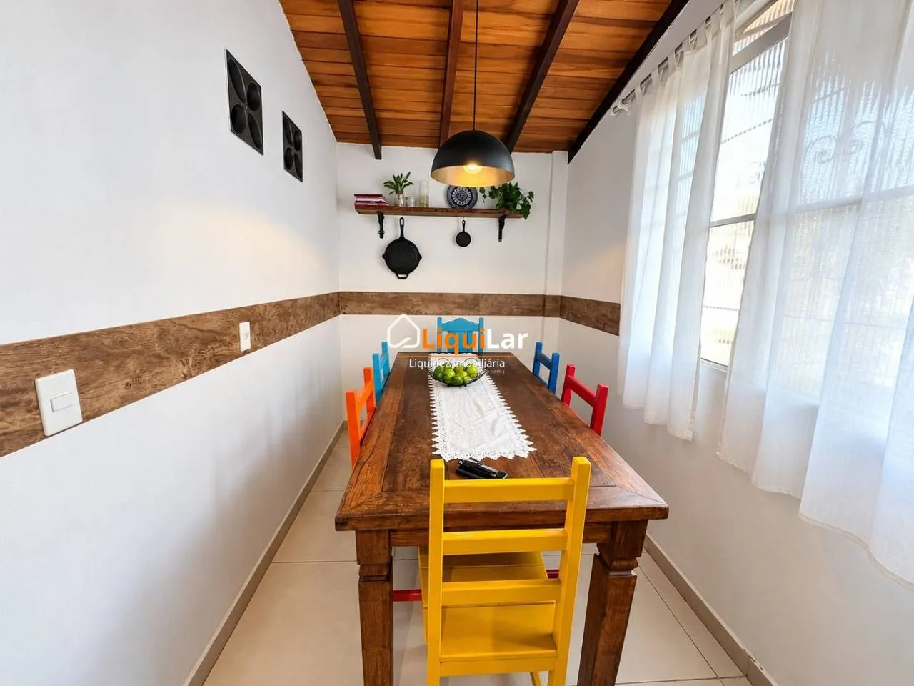 Imagem Sobrado mobiliado à venda com 3 suítes, piscina, área gourmet e energia solar no Vilas Boas