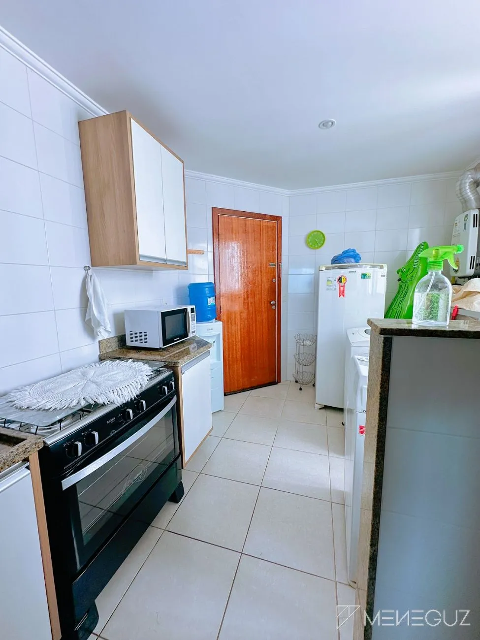 Imagem Apartamento Mobiliado na Praia do Morro - 3 Quartos em Prédio Frente Mar!