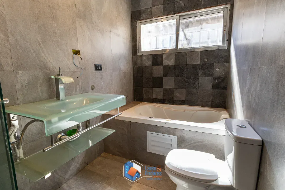 Imagem Casa para venda em Moema com 3 quartos, sendo 1 suíte, 190m²