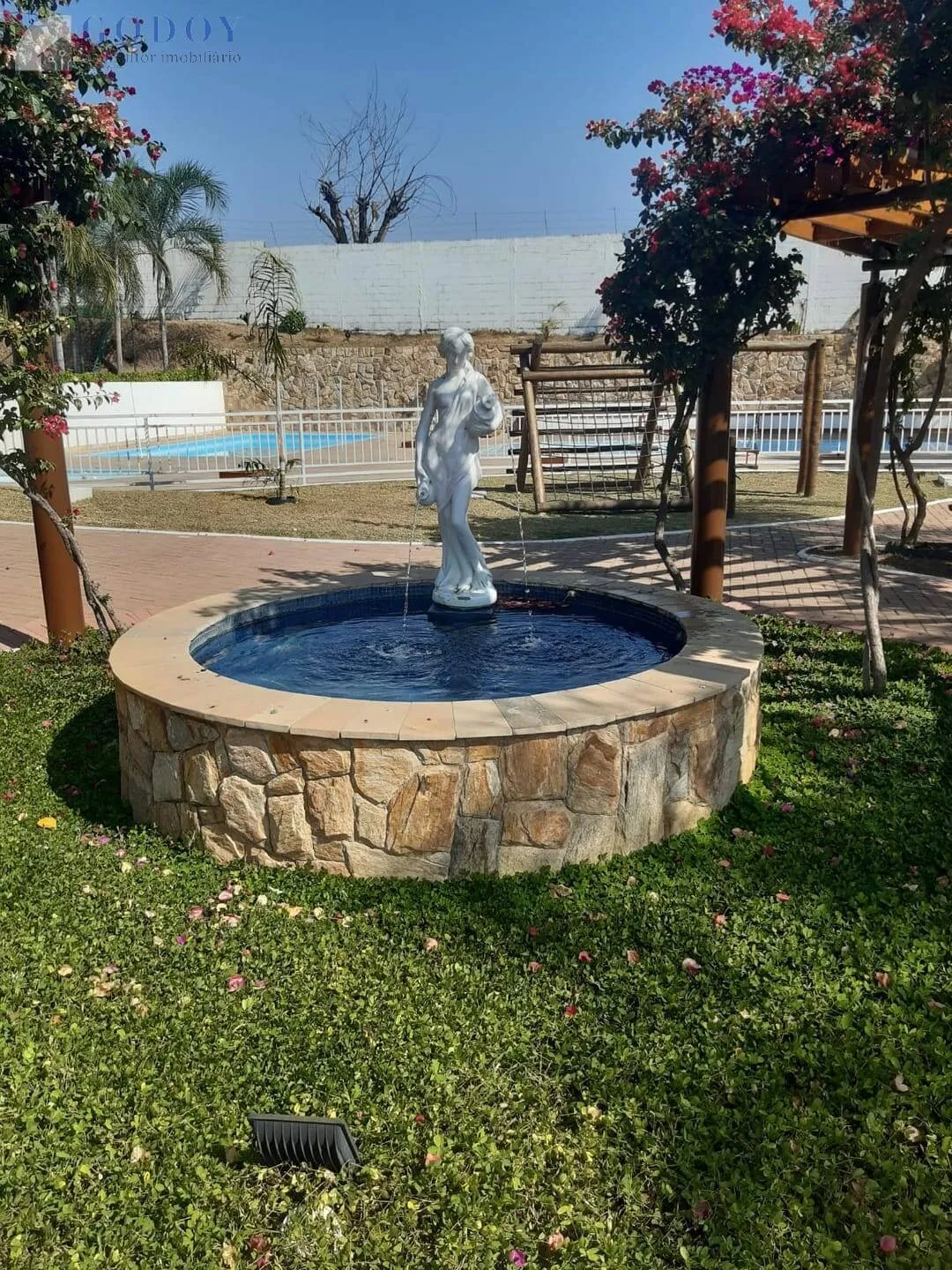 Imagem Casa à venda 3 Quartos, 1 Suite, 4 Vagas, 250M², Crispim, Pindamonhangaba - SP