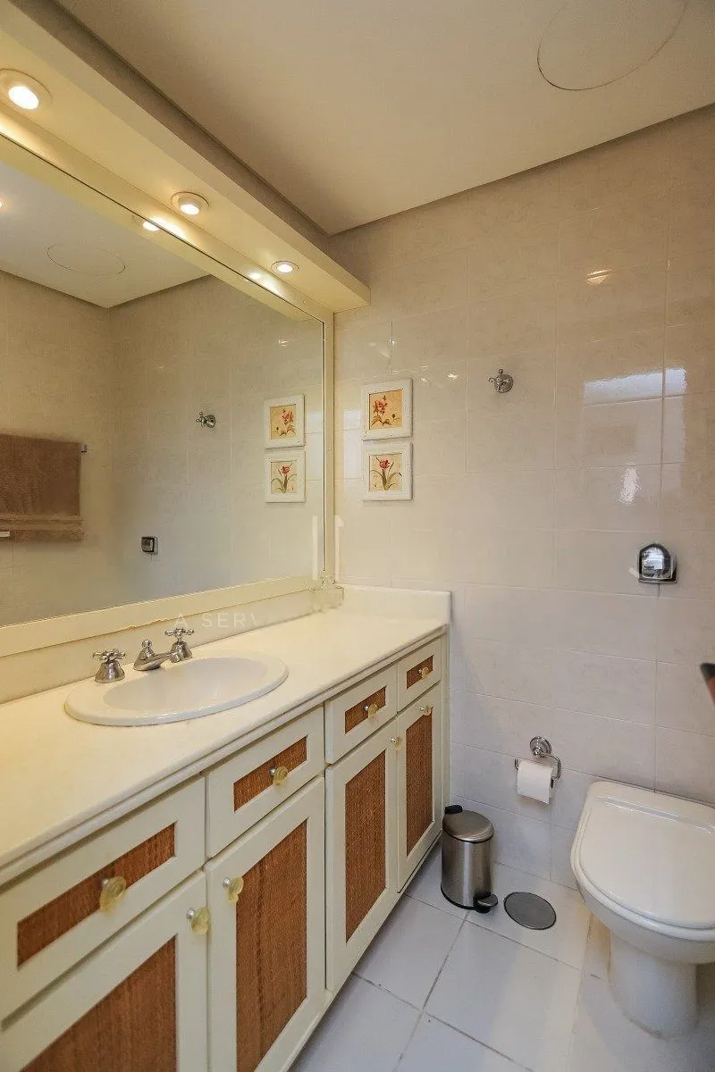Imagem Apartamento com 3 dormitórios, suíte, 2 vagas e varanda com churrasqueira.