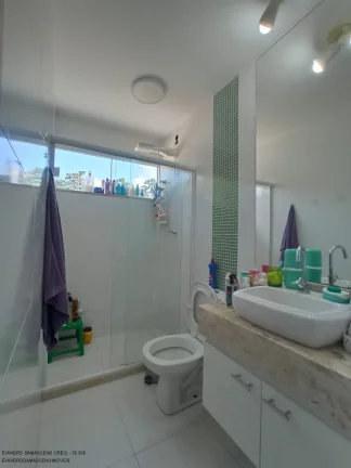 Imagem Luxuosa Casa em Condomínio à Venda em Camaçari-BA, Vila de Abrantes: 4 Quartos, 4 Suítes, 2 Salas, 2 Banheiros, 4 Vagas, 280m².