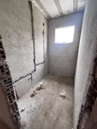 Imagem MEIO LOTE+PORÃO EM BAIXO+3QUARTOS+2VAGAS