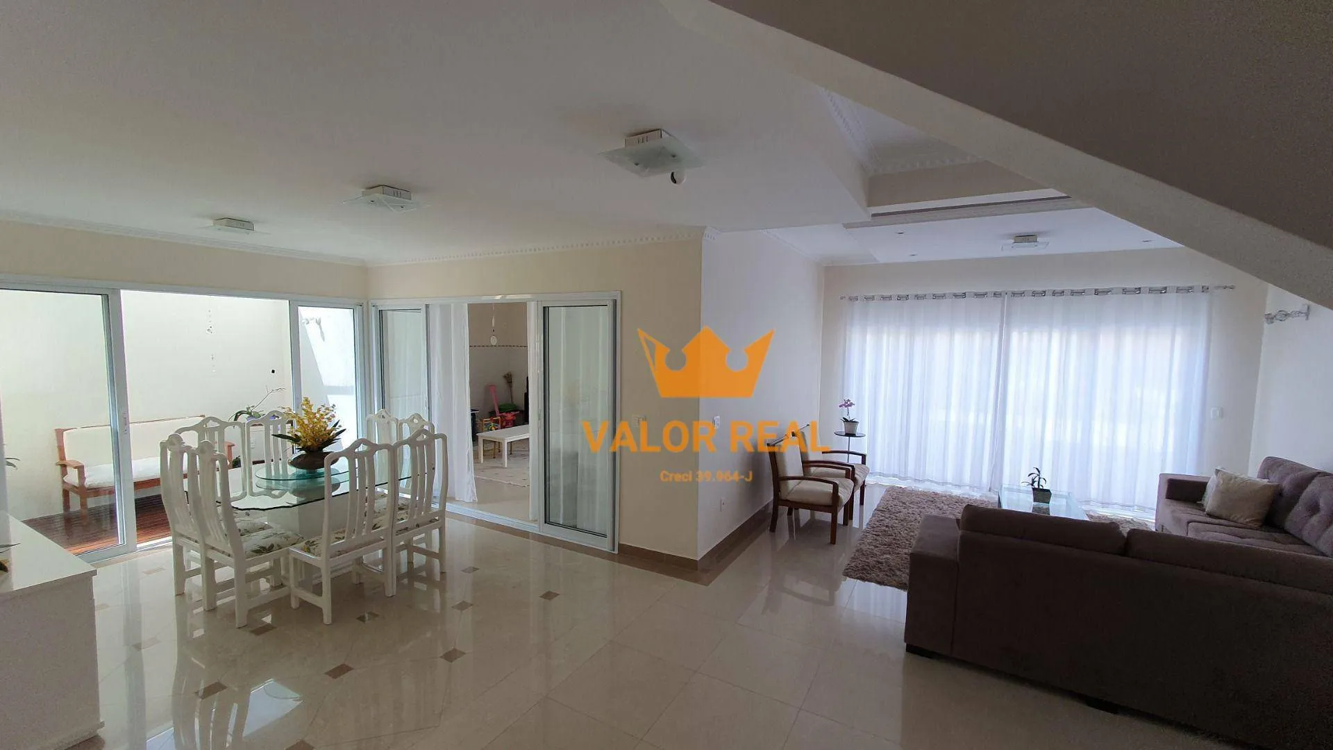 Foto do imóvel Casa Condominio na Malota Super oferta - 394 m2 AC, 5 dorm, Escrit. 10 vagas.