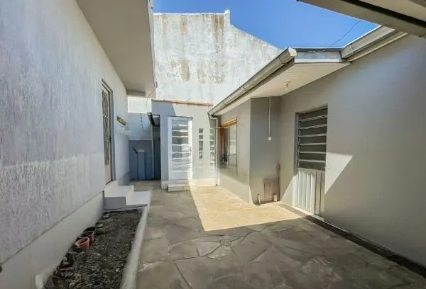 Imagem Casa no bairro Cavalhada de 3 dormitórios e 3 vagas