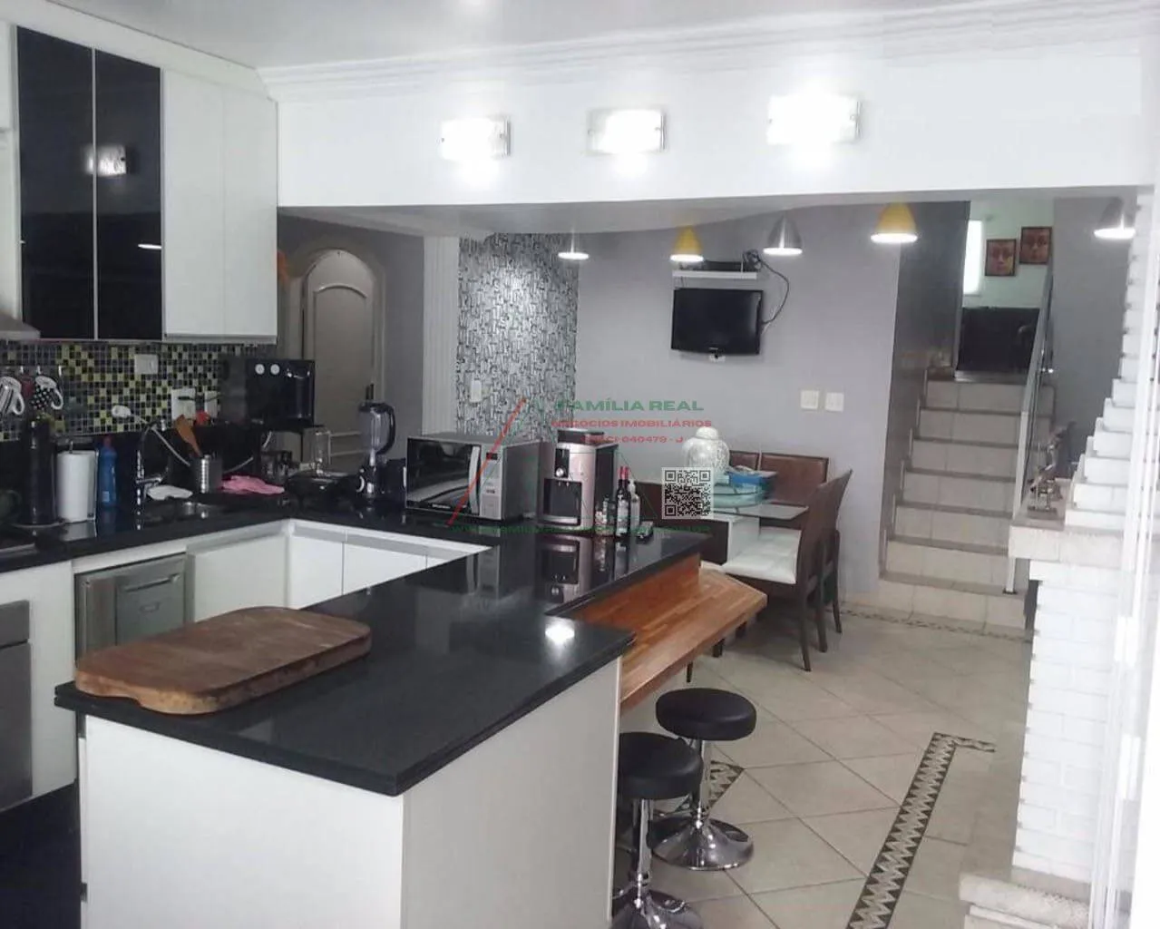 Imagem Sobrado para Venda ou Locação, na Vila Matilde, com 03 Dormitórios, sendo 03 Suítes