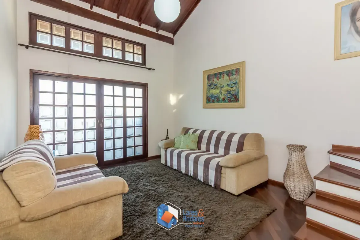 Imagem Sobrado para venda em Jardim Regina com 3 quartos, sendo 1 suíte, 224m²