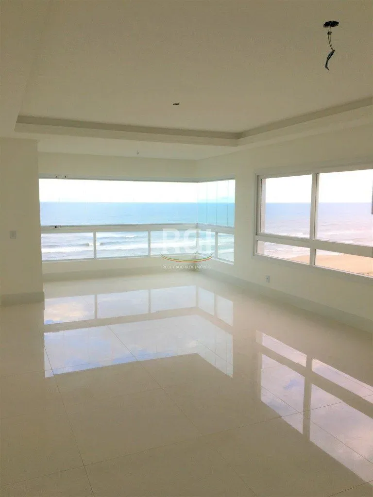 Imagem Apartamento para Venda - 161.39m², 4 dormitórios, sendo 2 suites, 2 vagas - Centro