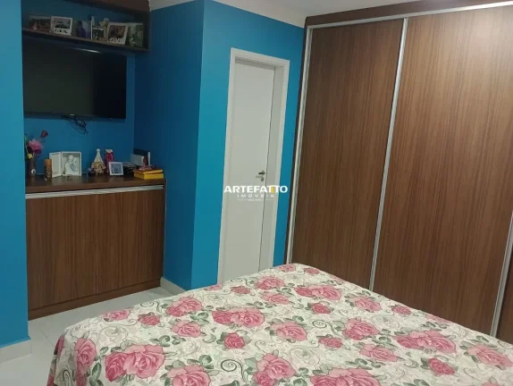 Imagem Com apartamento amplo de 106m2, com 3 dormitórios e 2 vagas de garagem