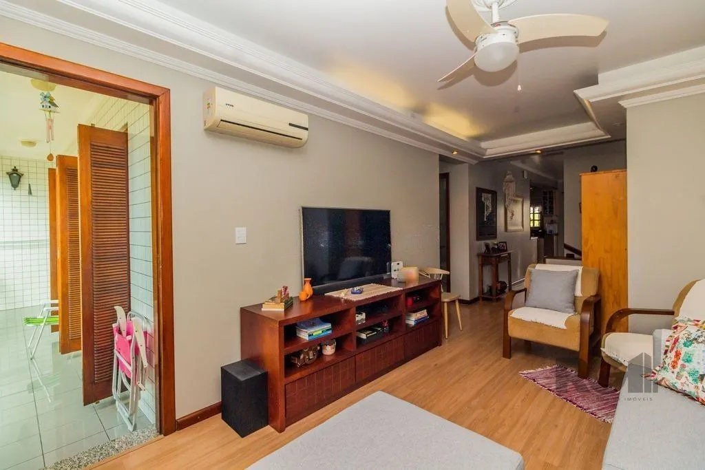 Imagem Casa de 4 dormitórios no bairro Sarandi
