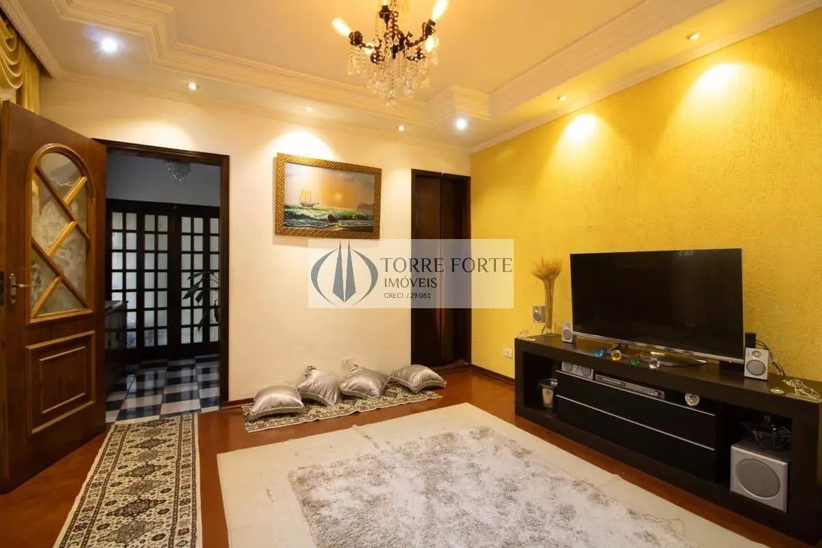 Foto do imóvel Casa com lindo espaçoso quintal, 3 vagas de garagem, 2 dormitórios em Rua Vera