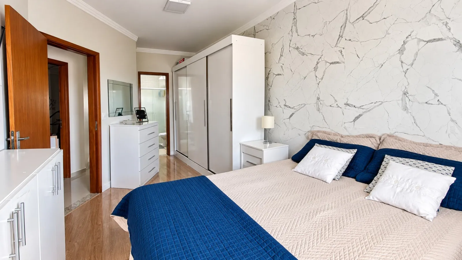 Imagem Casa térrea com energia solar, 3 dormitórios e ar-condicionado em todos os ambientes no Horto Florestal II