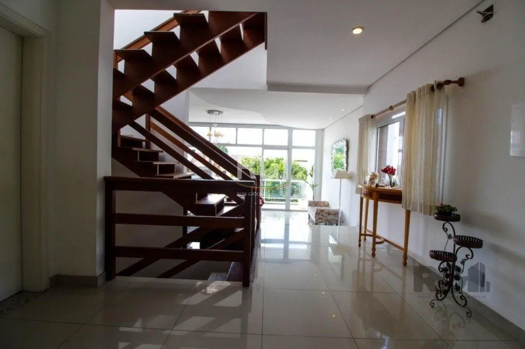 Imagem Casa para Venda - 300m², 3 dormitórios, sendo 1 suites, 4 vagas - Teresópolis
