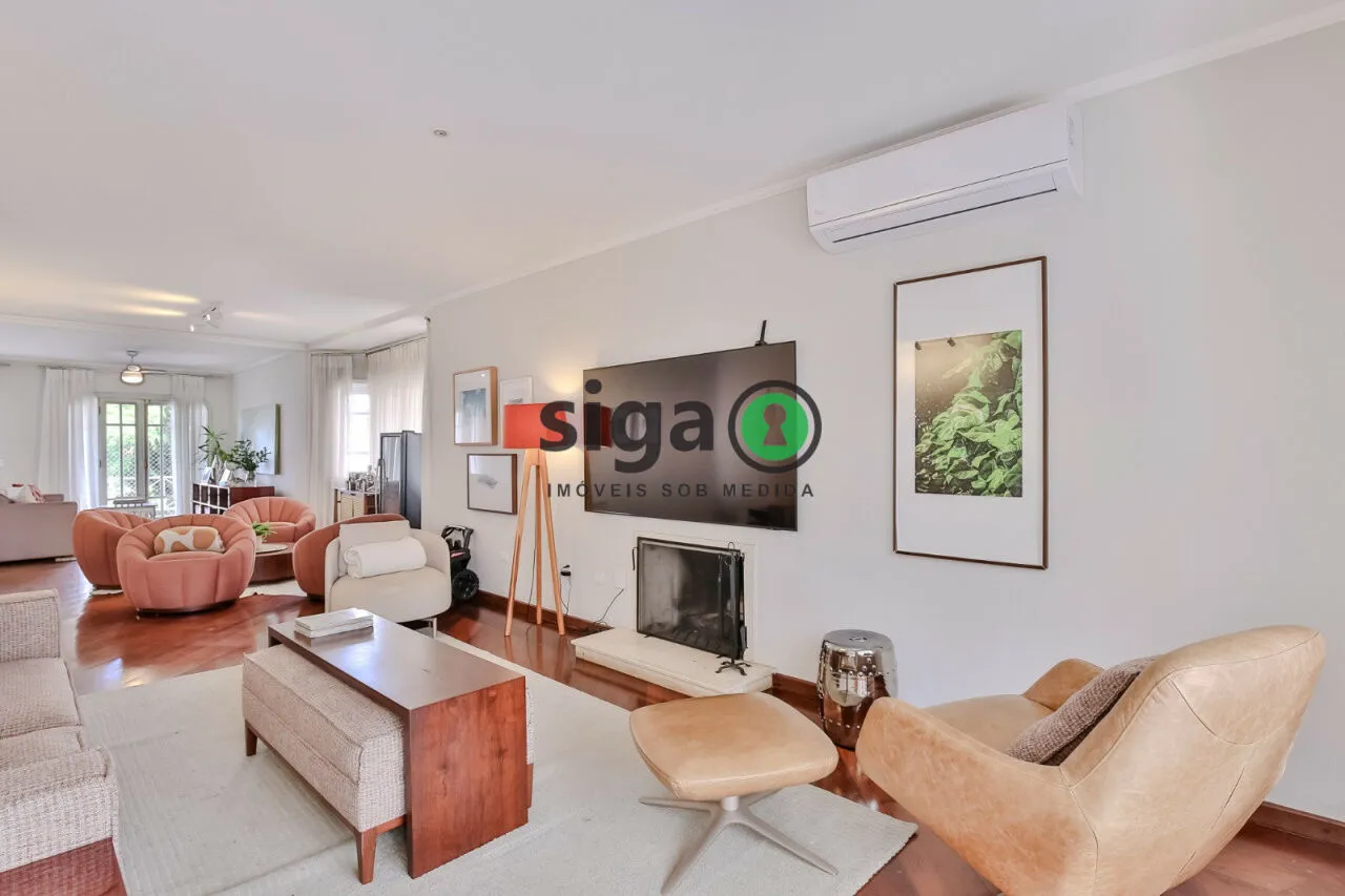 Imagem Casa sofisticada com 5 quartos, piscina privativa e sótão versátil!