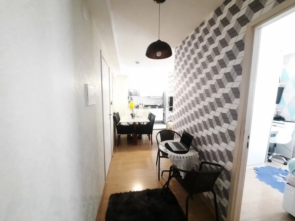 Imagem Excelente apartamento com 2 dormitórios e sacada, ideal para quem busca conforto, praticidade e segurança.