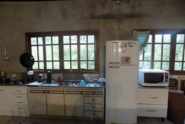 Imagem Imperdível! Casa Charmosa em Garopaba-SC com 3 Quartos, 2 Banheiros e Perto das Dunas!