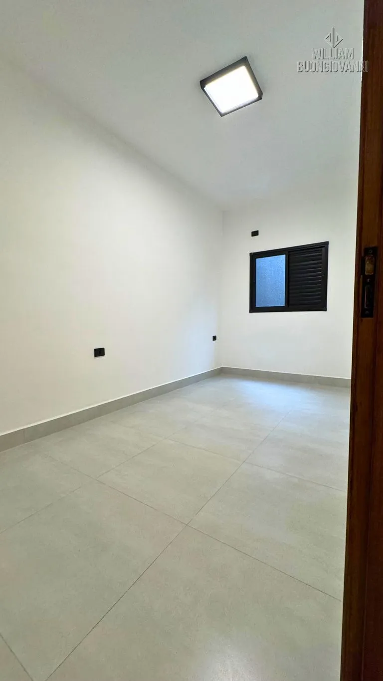 Imagem Casa Térrea 2 Dormitórios com Quintal - 57m²