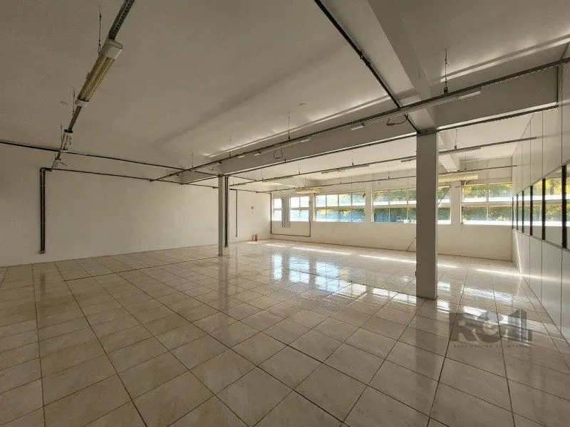 Imagem MÁFFER IMÓVEIS ALUGA - PRÉDIO COMERCIAL DE GRANDE PORTE Av. Missões, 06 - Bairro Navegantes | Porto Alegre