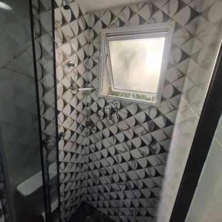 Imagem Apartamento de 55m², localizado no térreo, com 2 dormitórios e 1 vaga de garagem, varandas são e...