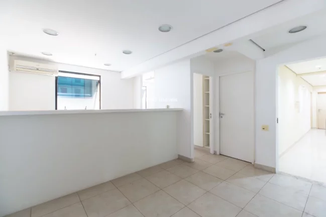Imagem Conjunto comercial com 196m2 ao lado da estação Barra Funda.