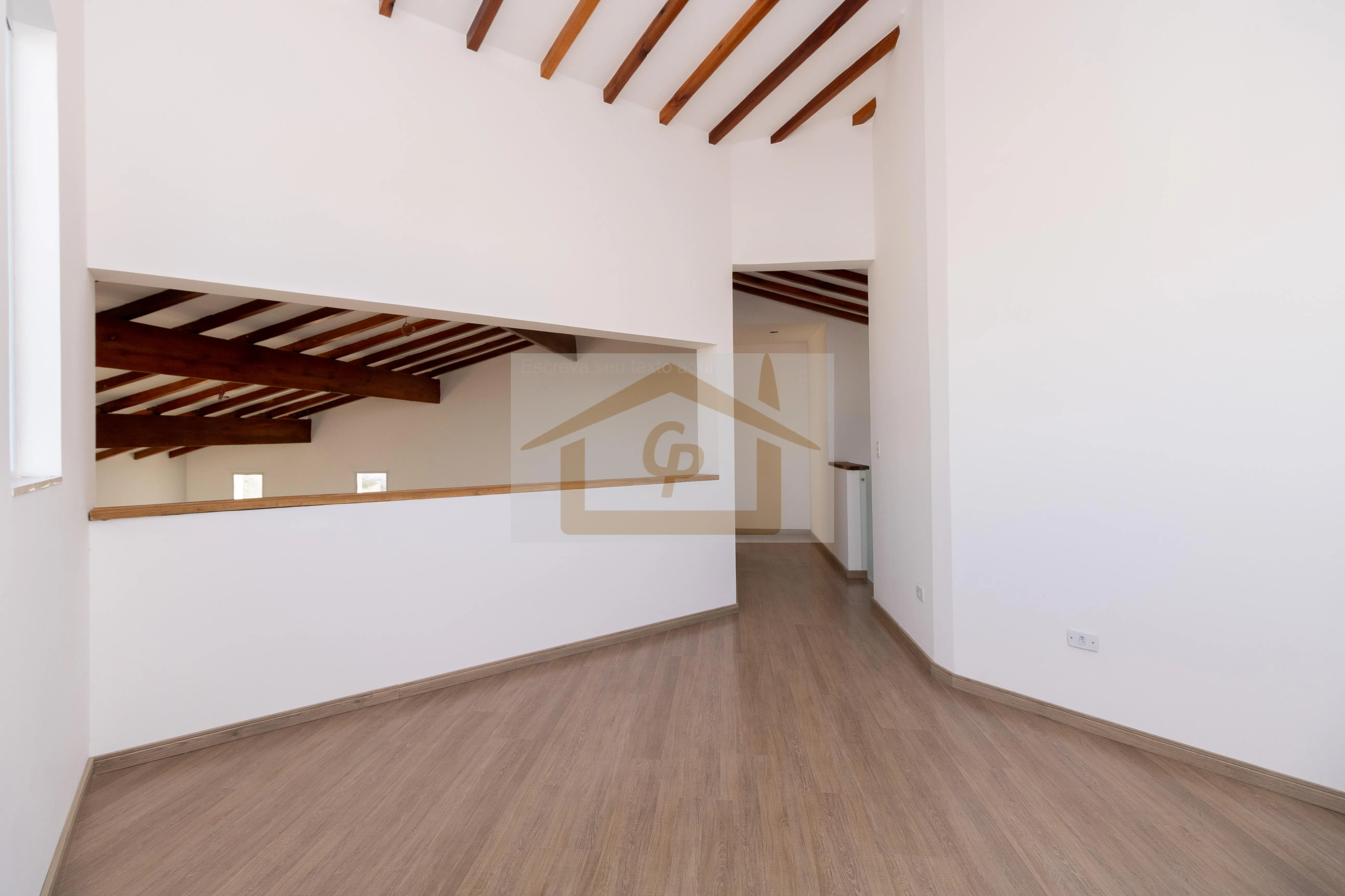 Imagem terreno 1000 metros, Casa com 2 suítes no andar térreo + um suíte no superior *varanda