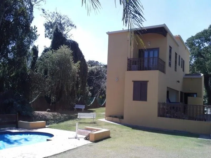Imagem Casa de Luxo em Condomínio de Prestígio em Valinhos-SP: 4 suítes, uma independente, 3 salas, escritório, 6 banheiros, 4 vagas, 400m², em meio ao verde
