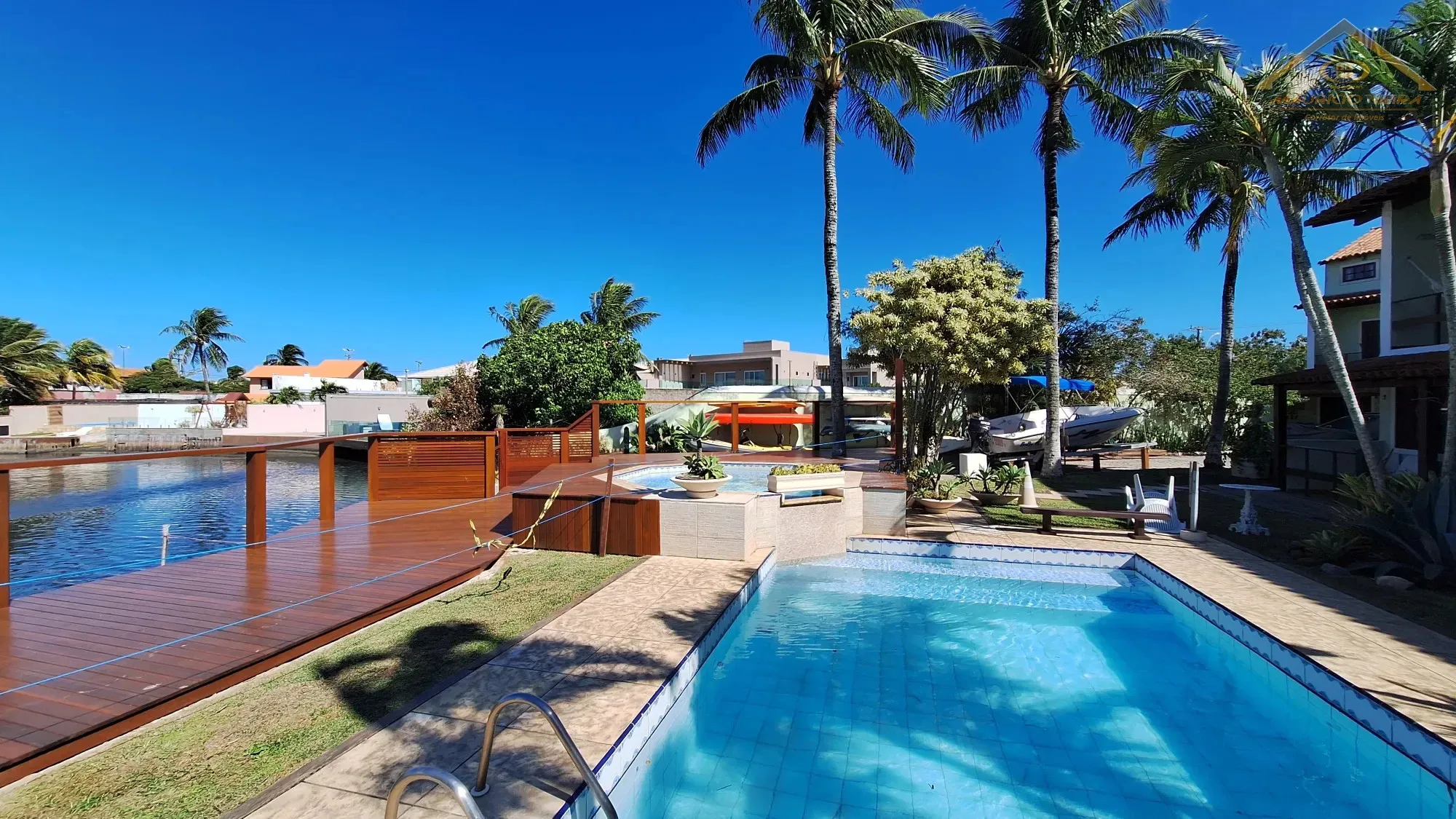 Foto do imóvel Casa triplex no Canal da Ogiva à venda