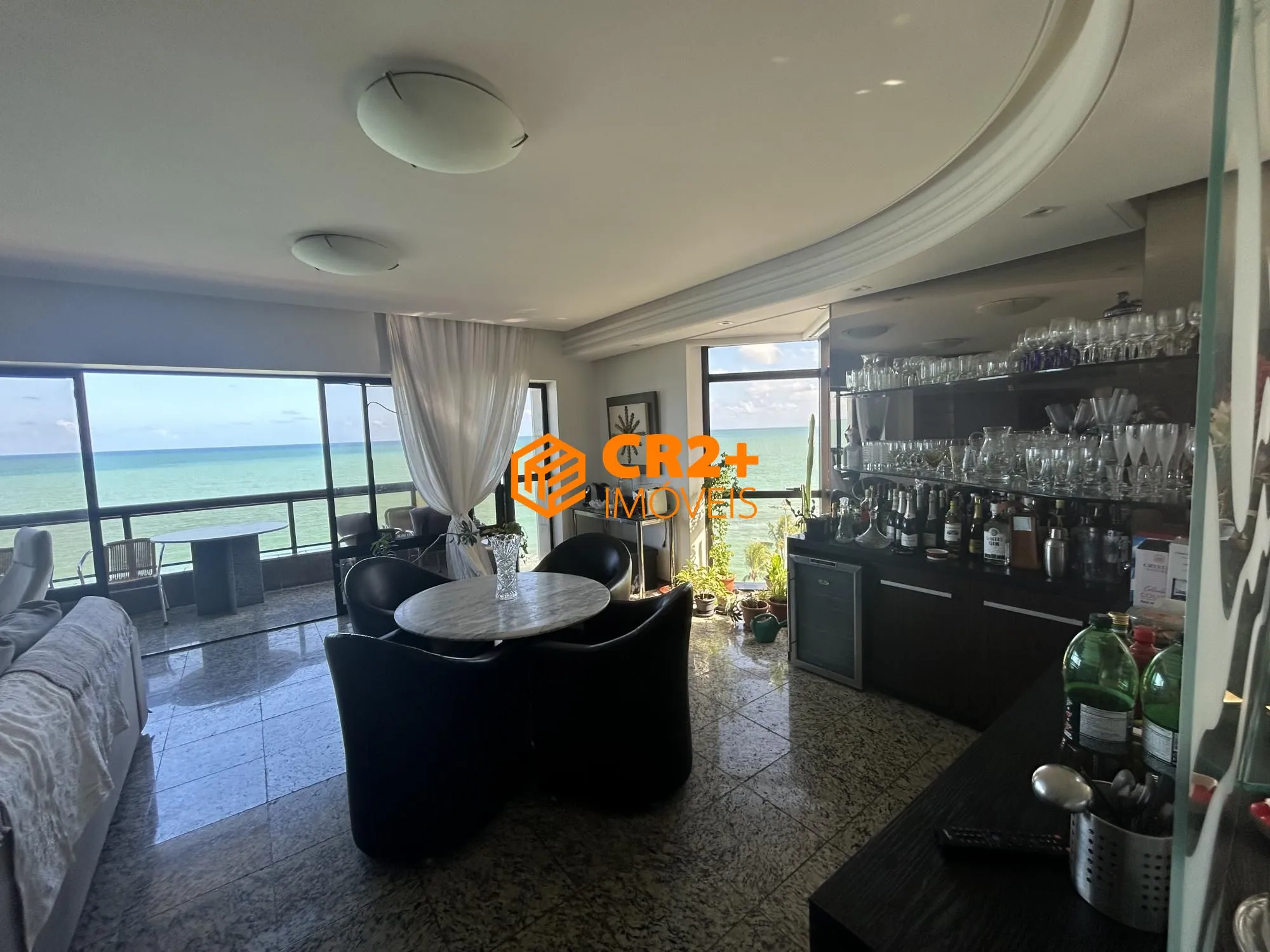 Imagem Vendo apartamento de luxo na av Boa Viagem - 200m2 - 4 quartos sendo 2 suítes e