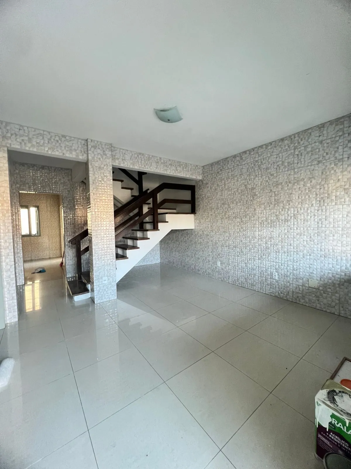 Imagem Casa à venda com 215m² na Hípica, 3 quartos sendo 1 suíte e 2 vagas