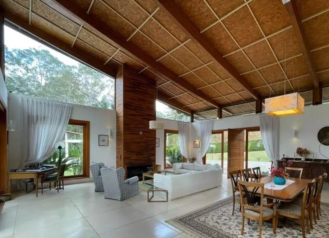 Imagem Casa em Condomínio para Venda em Petrópolis / RJ no bairro Itaipava