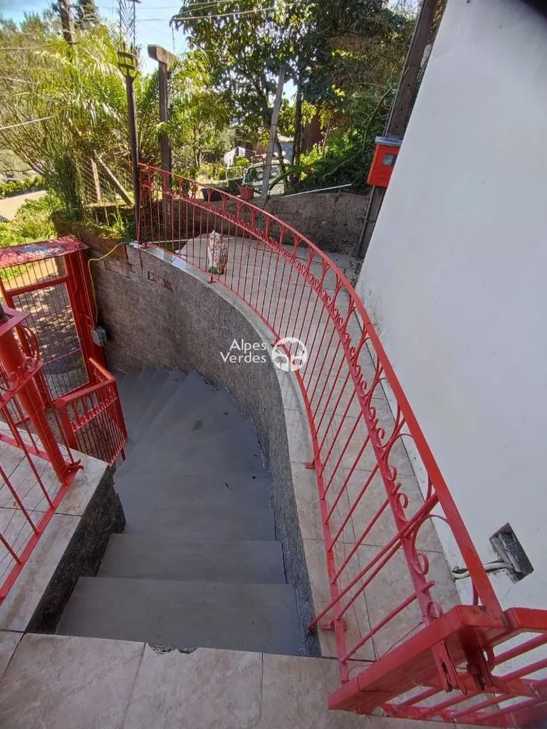 Imagem Vende-se casa no bairro prinstrop a 10 minutos da rua coberta de gramado