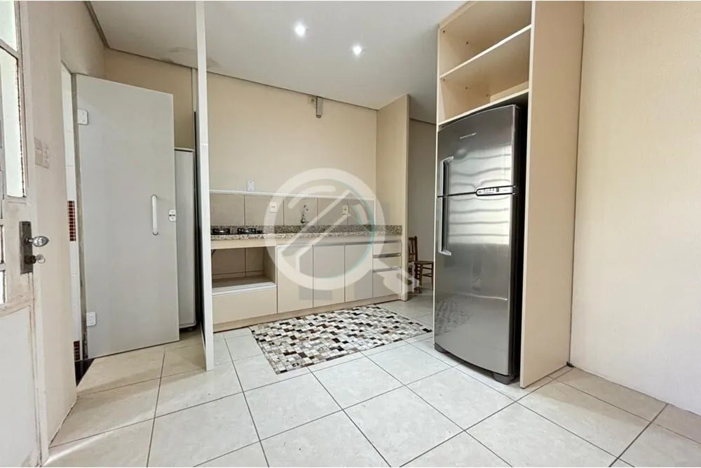 Imagem Se você busca um imóvel aconchegante e bem localizado, esta é a sua chance! Este apartamento de 1...