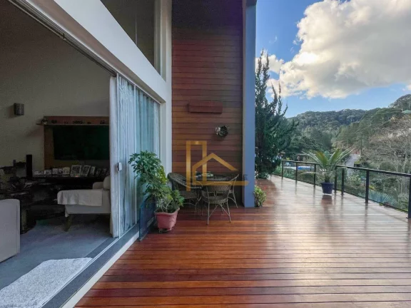 Imagem Casa Linear no Green Valley – 4 Suítes, Semi Porteira Fechada, Vista Deslumbrante e Sofisticação em Teresópolis