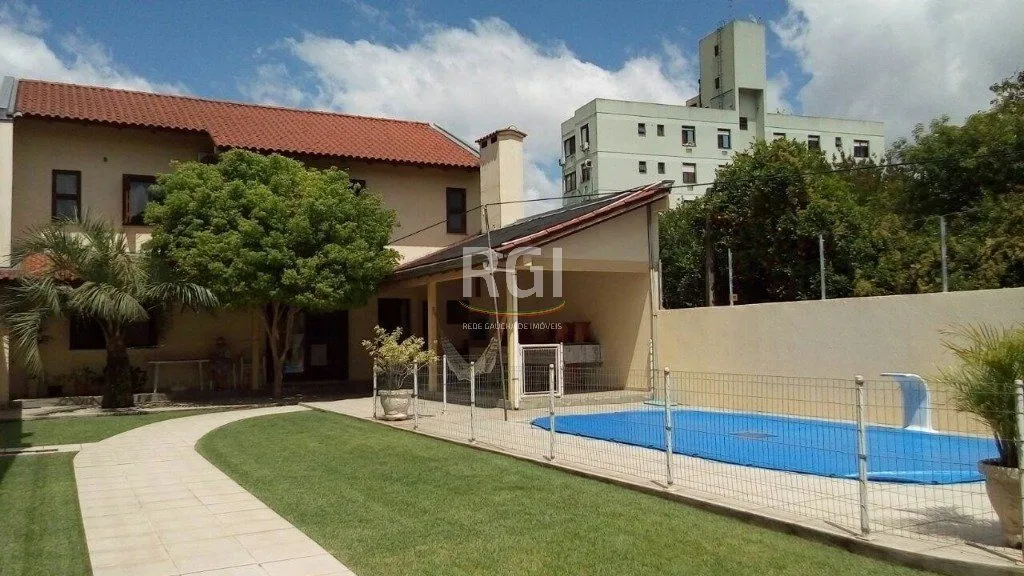 Imagem Casa para Venda - 300m², 4 dormitórios, sendo 2 suites, 4 vagas - Medianeira