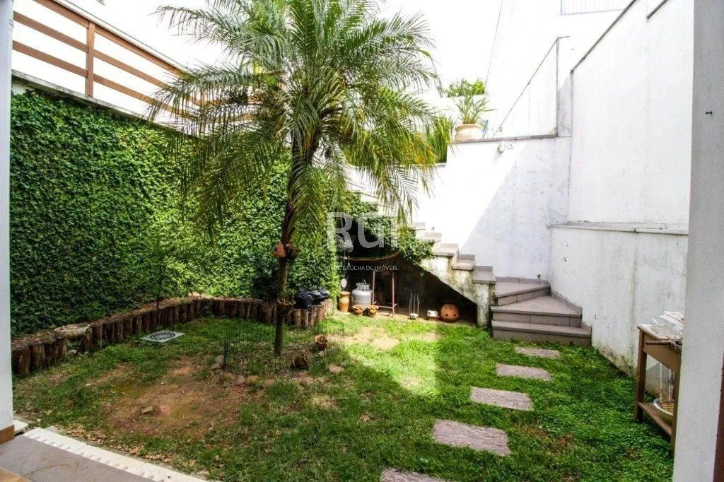 Imagem Casa para Venda - 300m², 3 dormitórios, sendo 1 suites, 4 vagas - Teresópolis