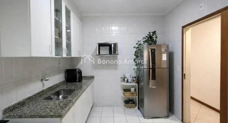 Imagem Apartamento à venda no bairro Mansões Santo Antônio em Campinas, SP.
A sala de estar e jantar sã...