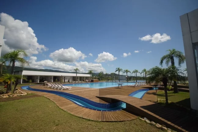 Imagem Terreno de 600m² no Condomínio Garopaba Internacional: Luxo, Conforto e Segurança!